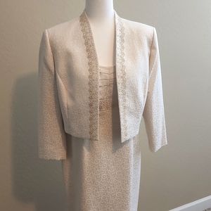 Elegant Tahari Biege Fitted Dress with Bolero Jacket